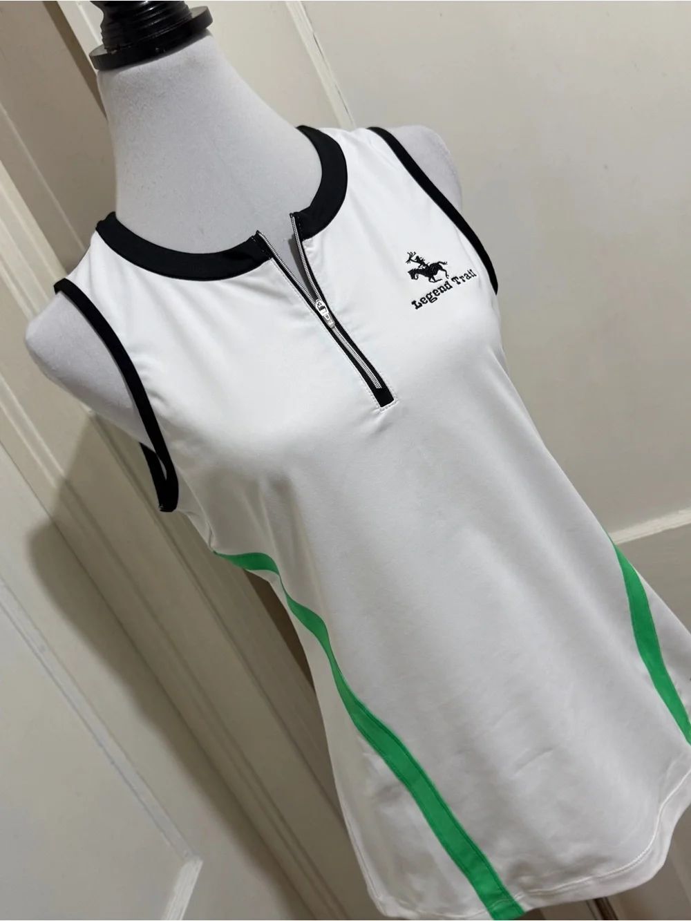 NIKA White Sleeveless Zip-Front Athletic Tank with Green Panels